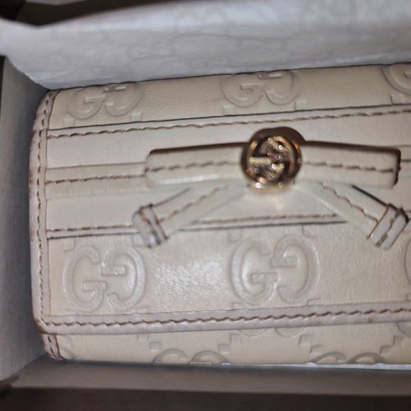 Gucci off white leather 6 key holder - Picture 4 of 5